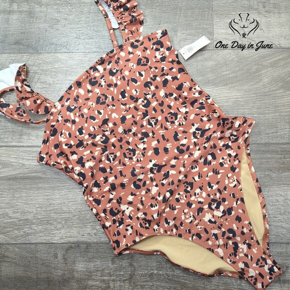 Old Navy Ruffle Strap One Piece Swimsuit Size M - Picture 1 of 5